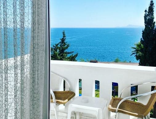 Tek Büyük Yataklı Deniz Manzaralı Oda 2