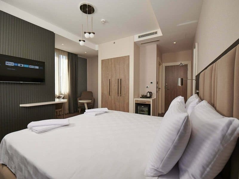Deluxe Suite 1