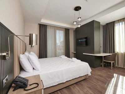 Deluxe Suite 3