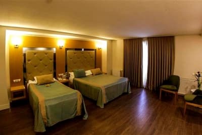 Triple, Şehir Manzaralı 1