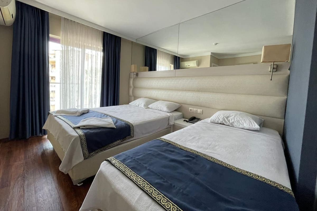 Triple Deniz Veya Havuz Manzaralı 2