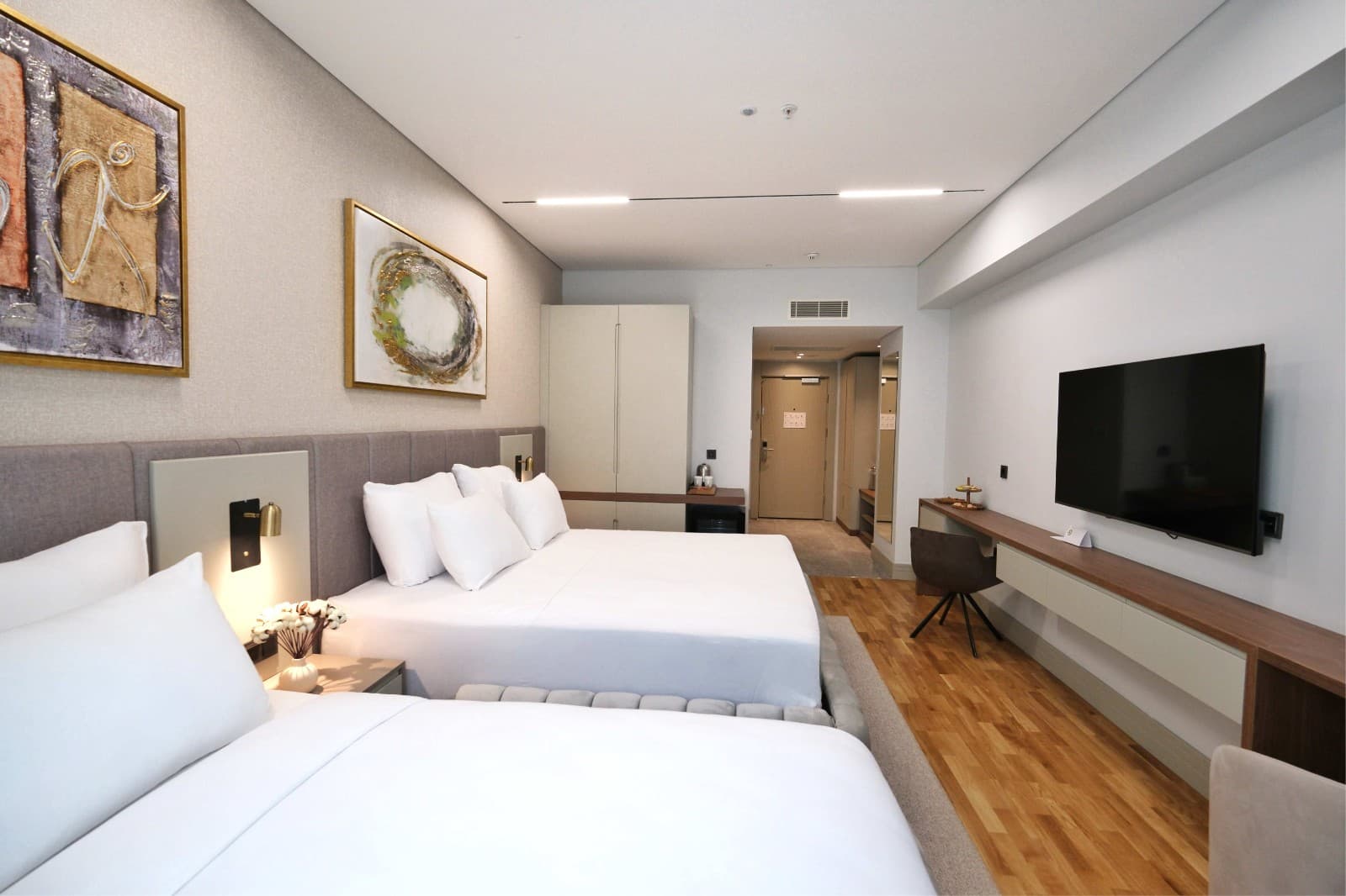 Deluxe Family Room 2