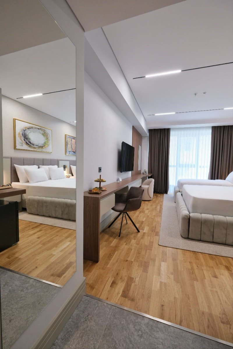 Deluxe Family Room 3