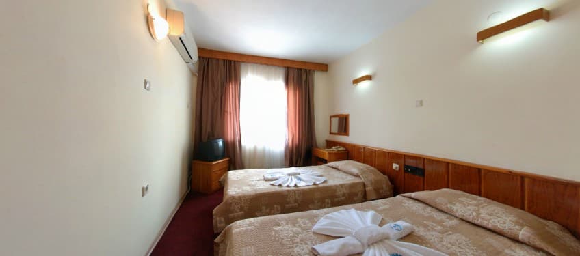 Çift Kişilik Oda - Dağ Manzaralı 3