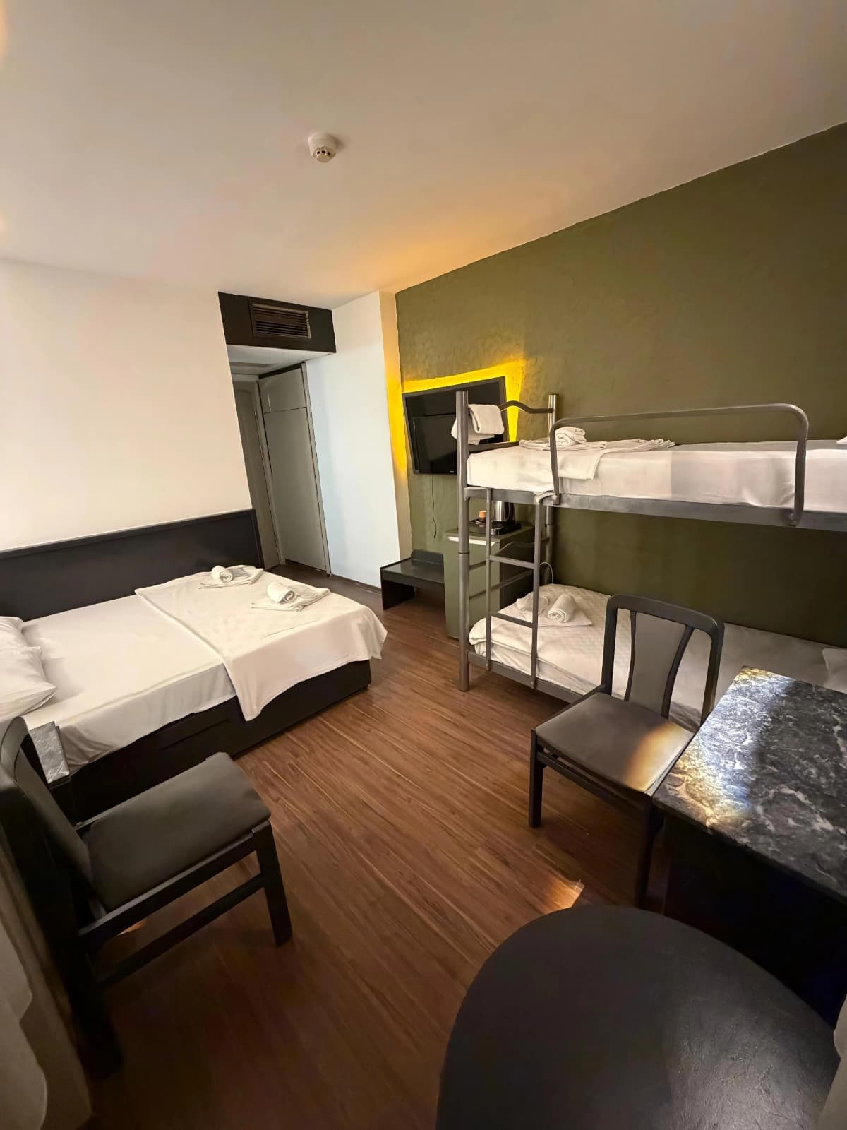 Standard Quadruple Room	 1