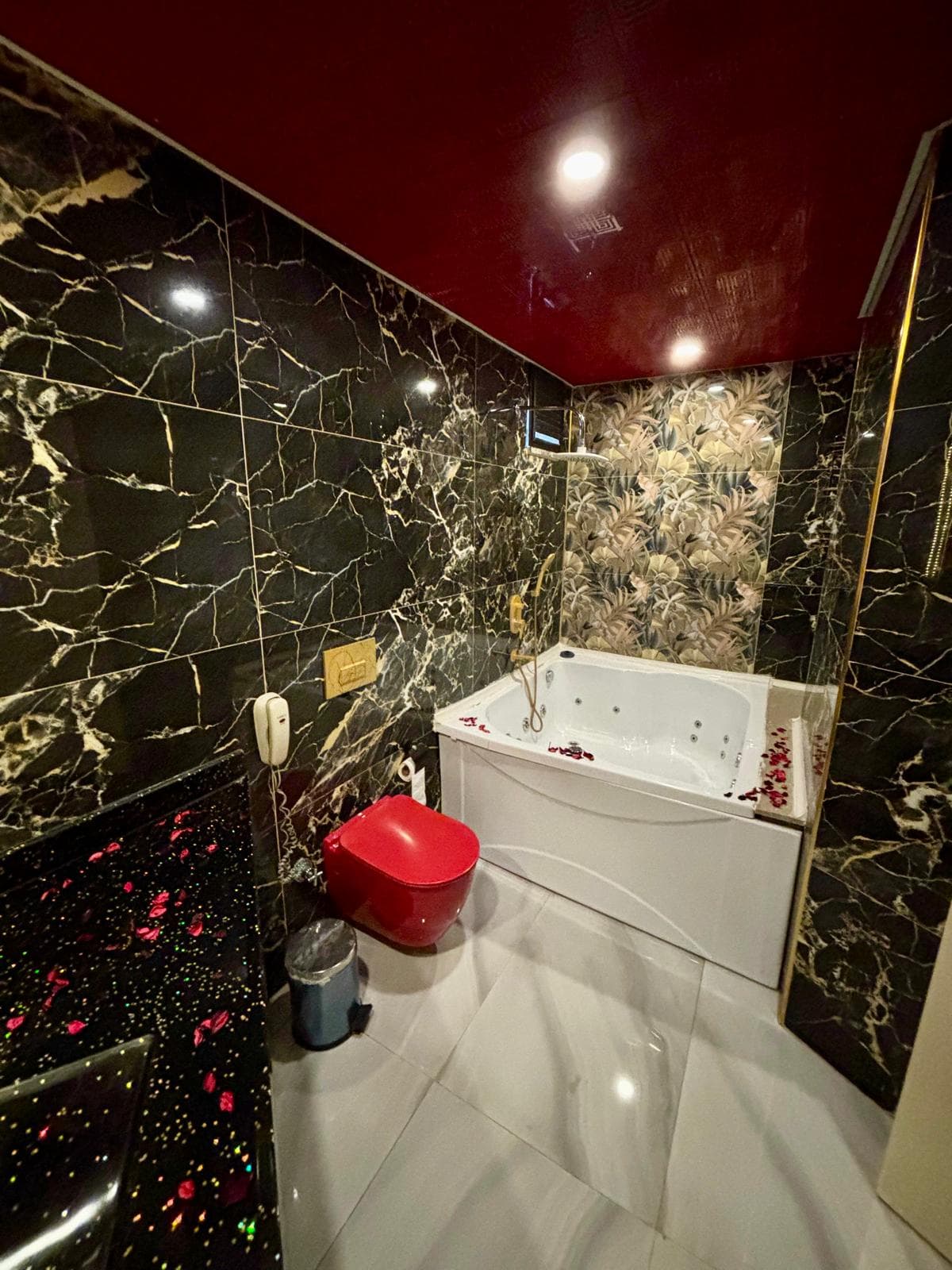 Deluxe Tek Büyük Yataklı Jakuzili 2
