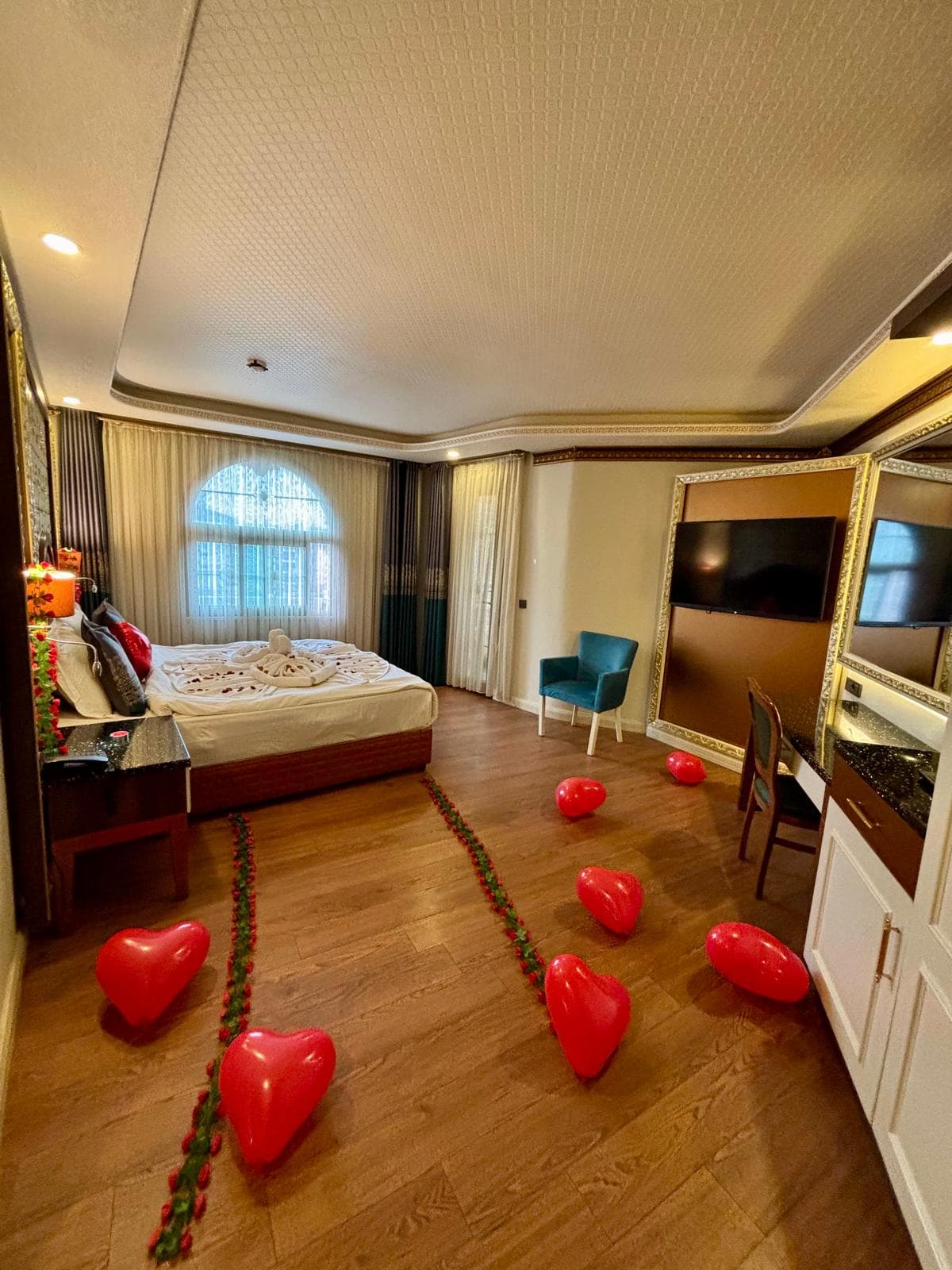 Deluxe Tek Büyük Yataklı Jakuzili 4
