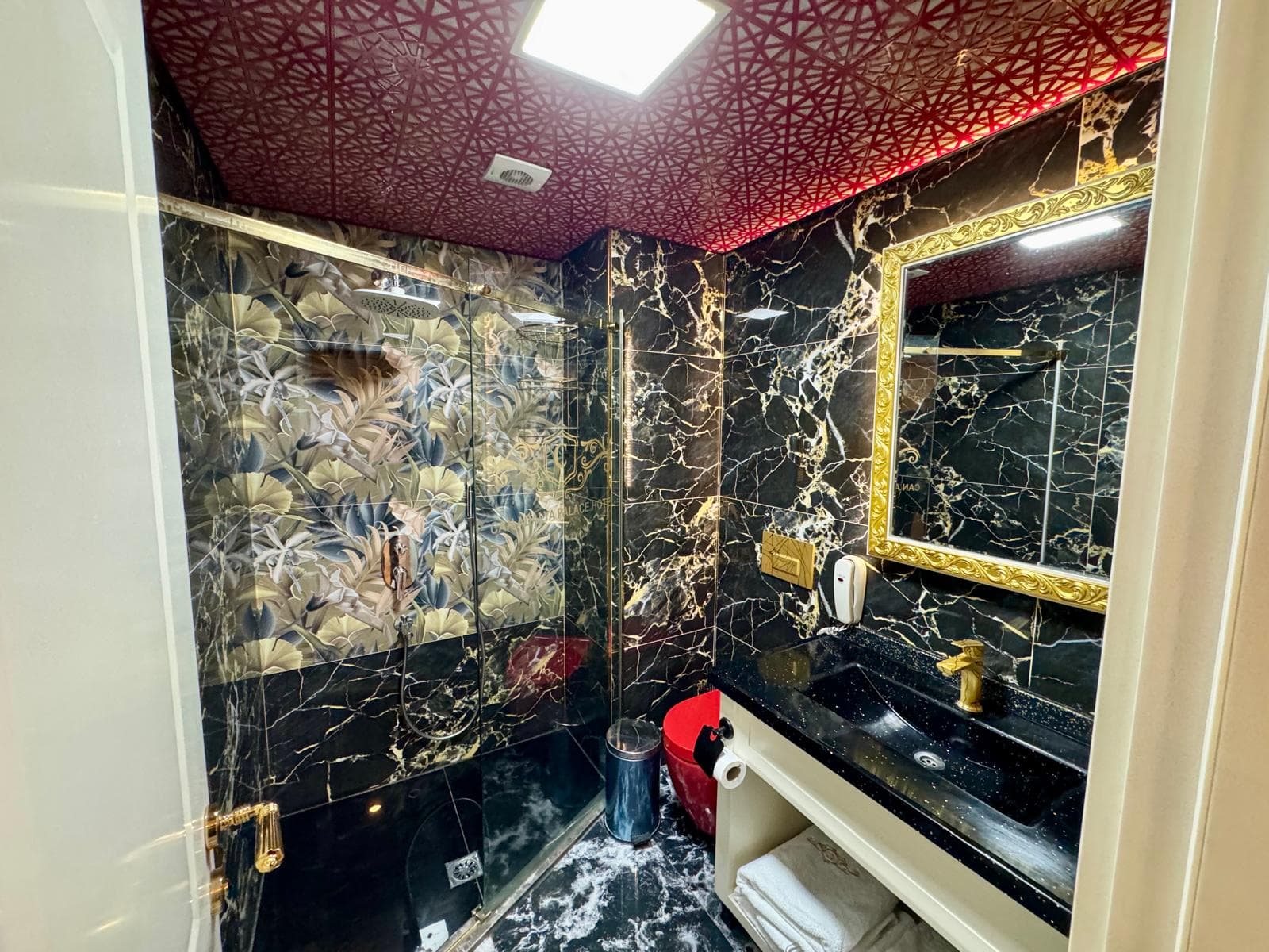 Deluxe Tek Büyük Yataklı 3