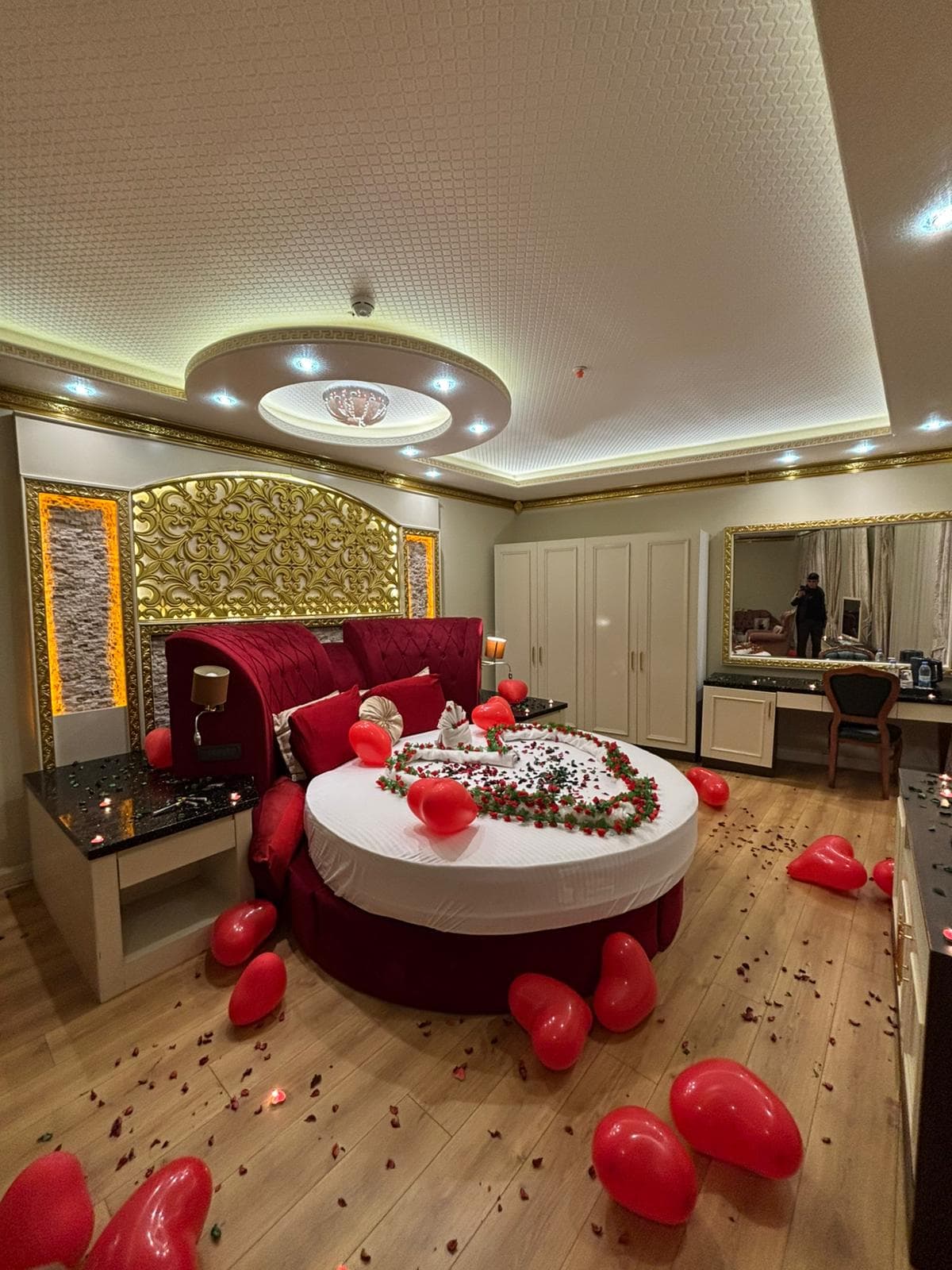 Queen Suite 1