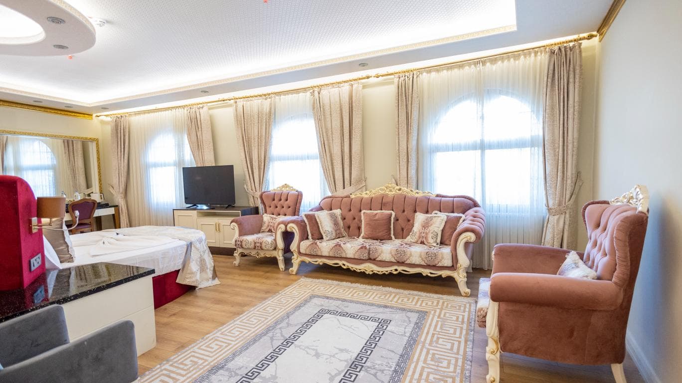 Queen Suite 2