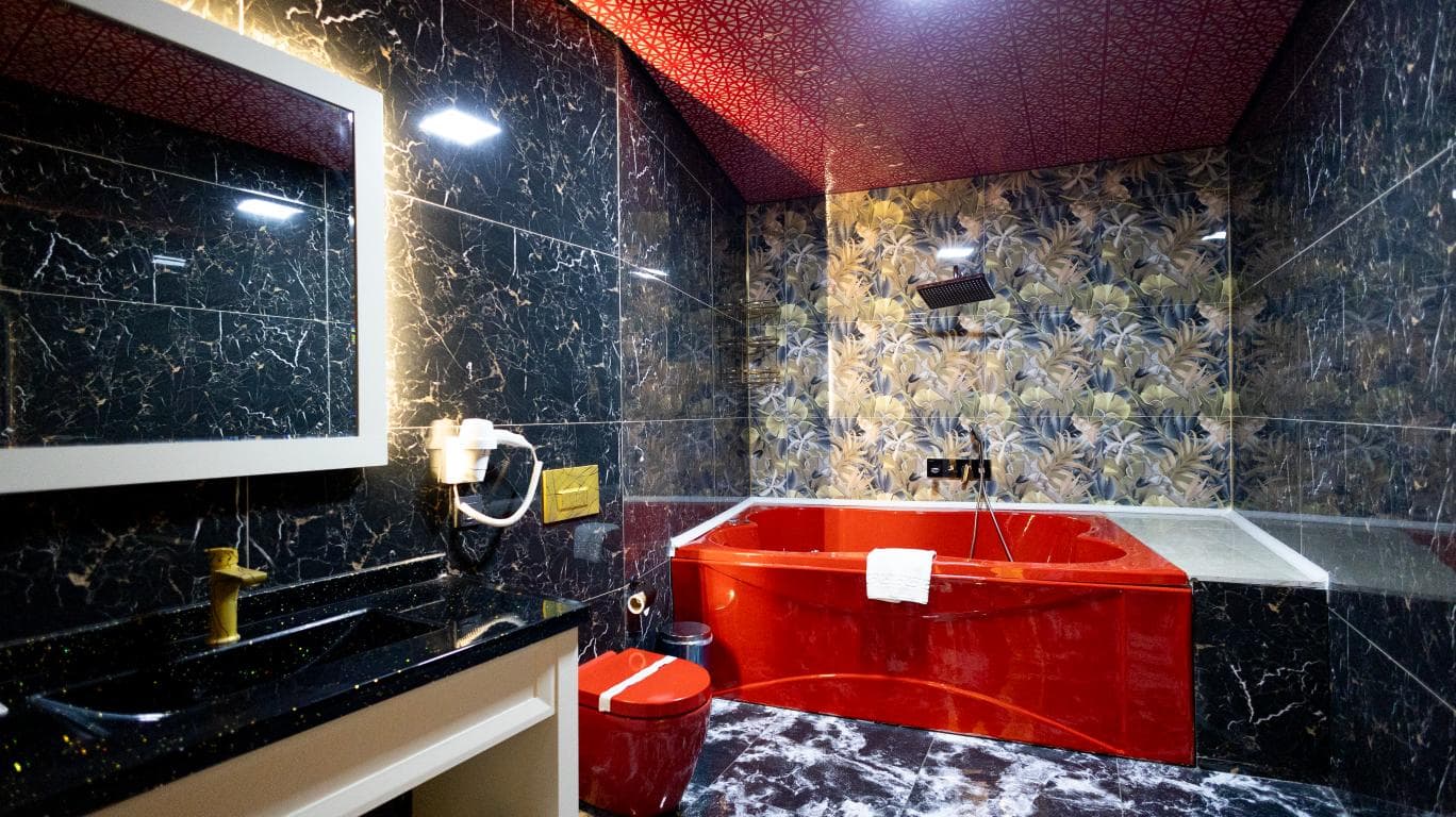 Queen Suite 3