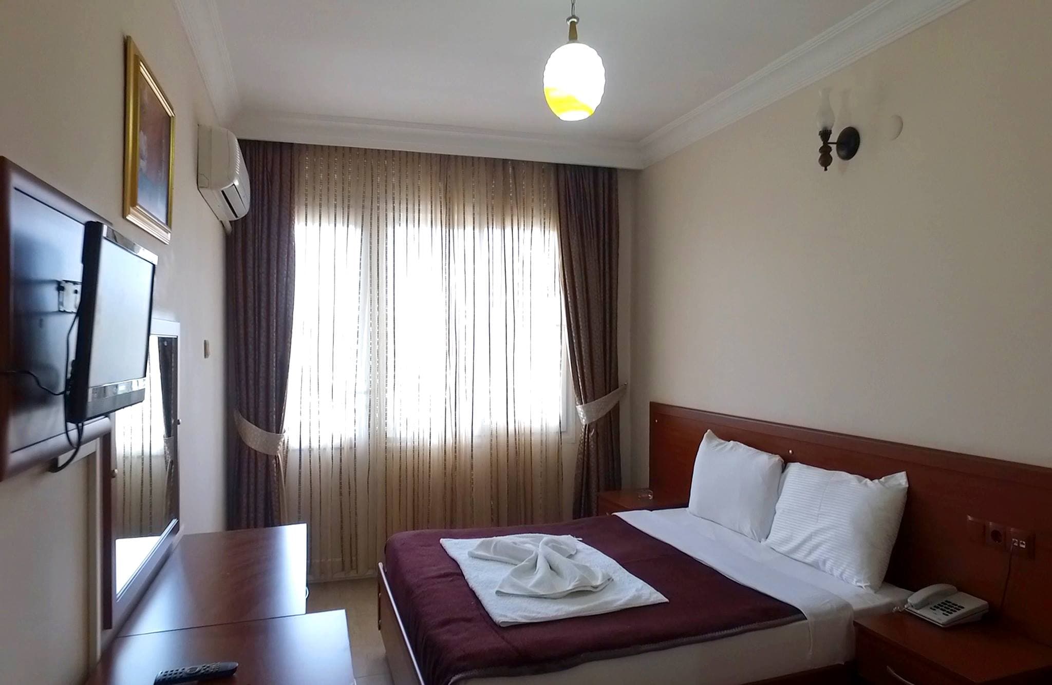 Standart Kara Manzaralı Oda 4