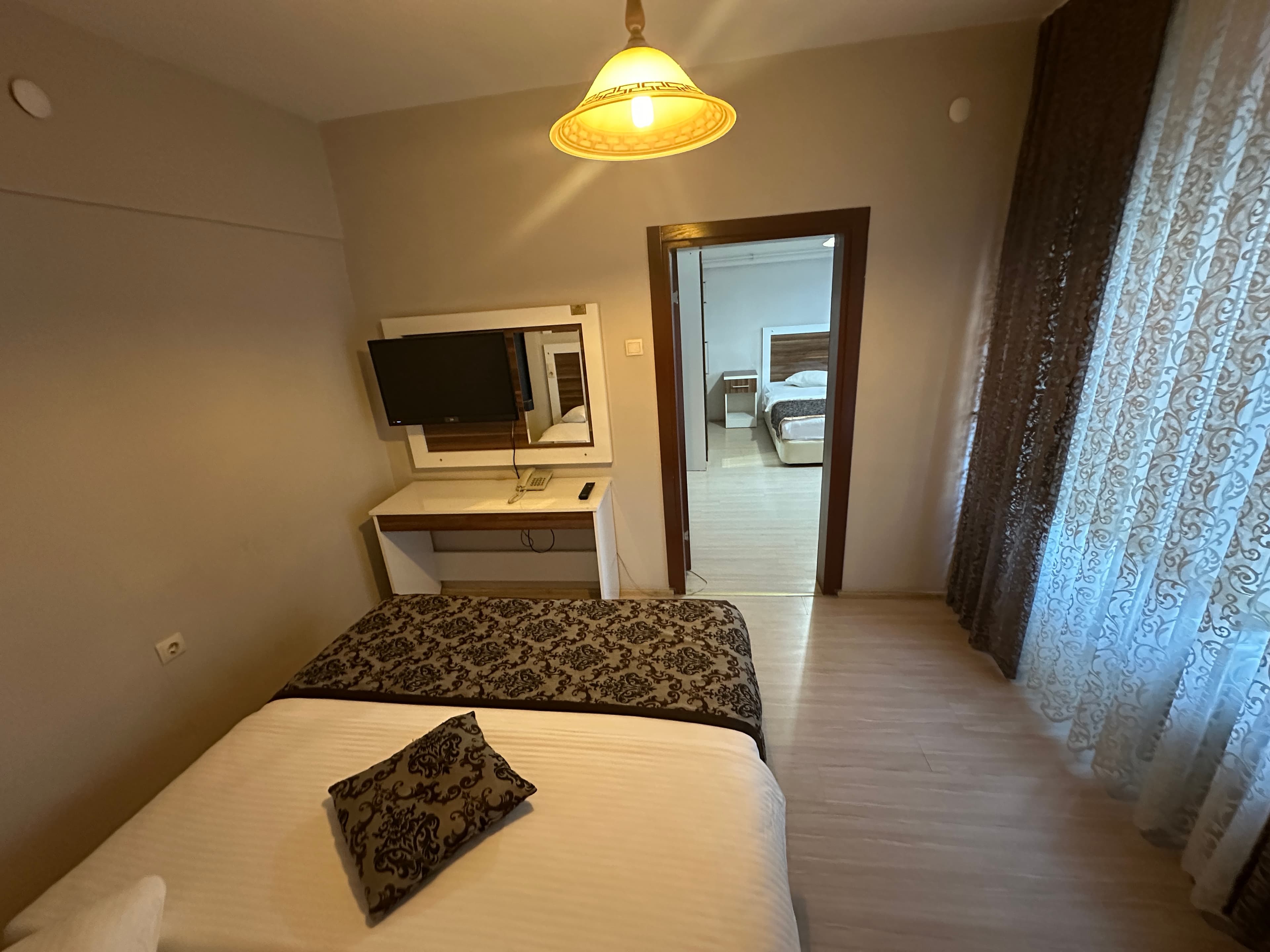 1+1 Bağlantılı Suit Oda 1