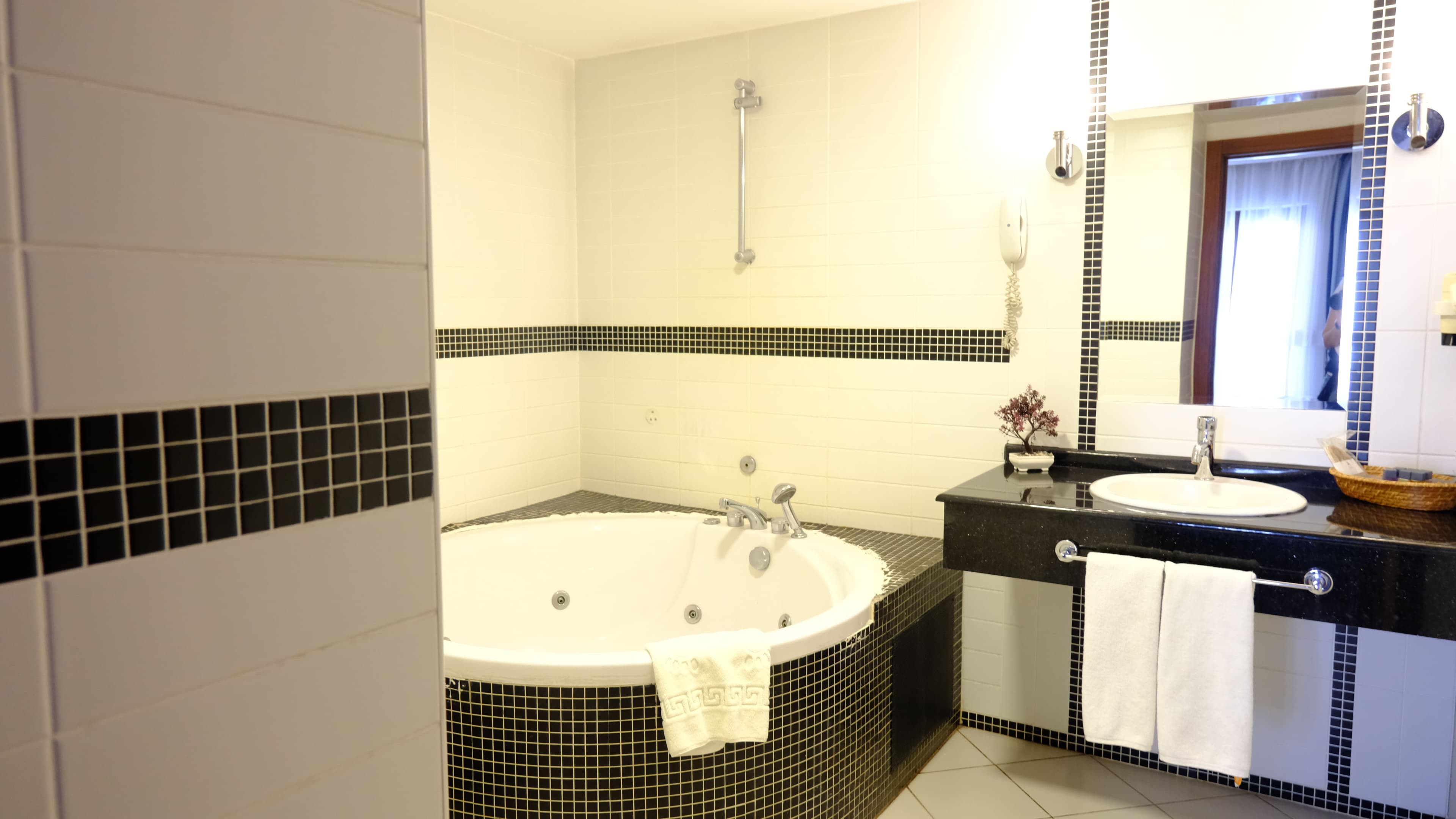 SUITE, ODA JAKUZİLİ 3