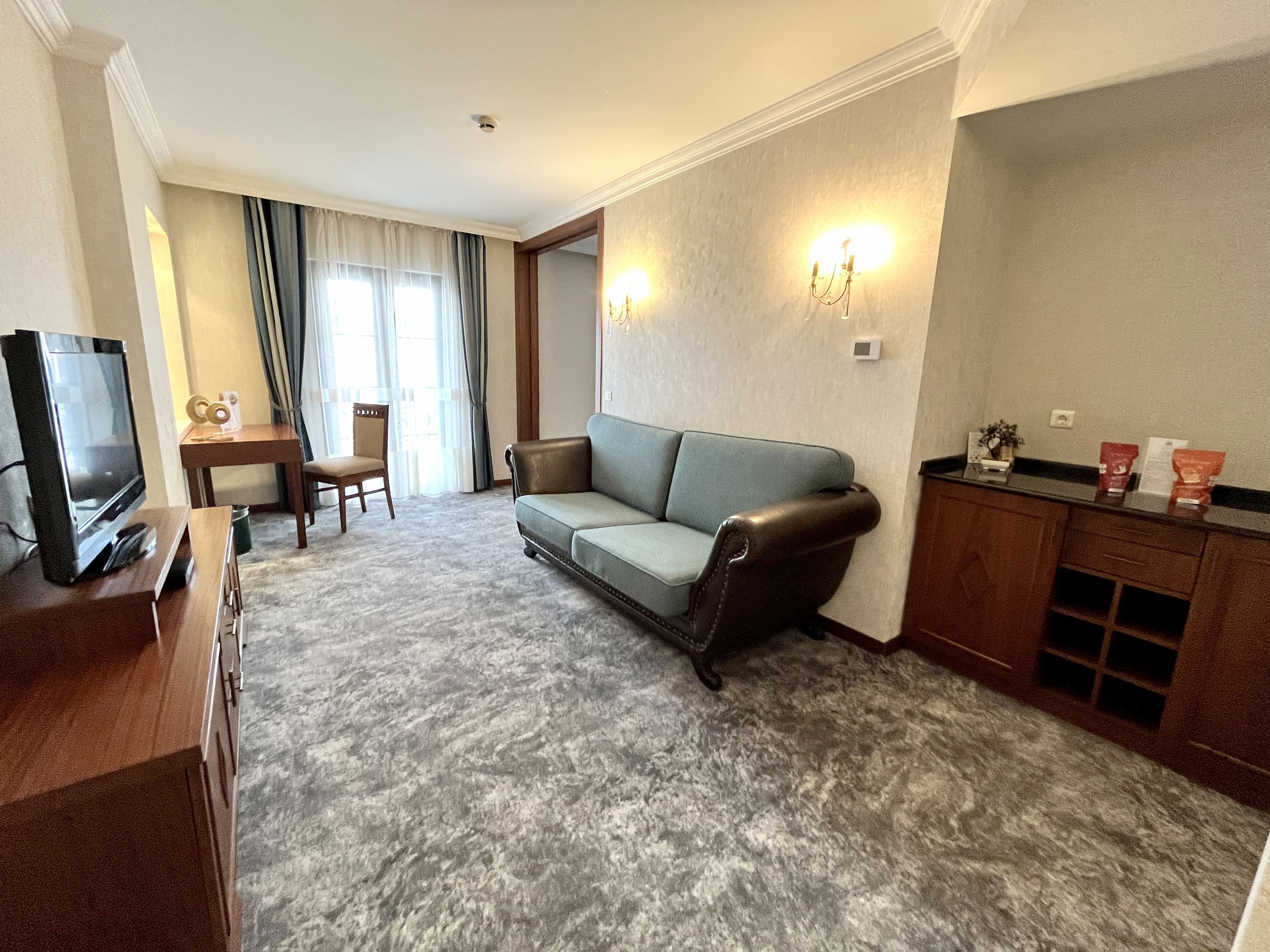 SUITE, ODA JAKUZİLİ 2