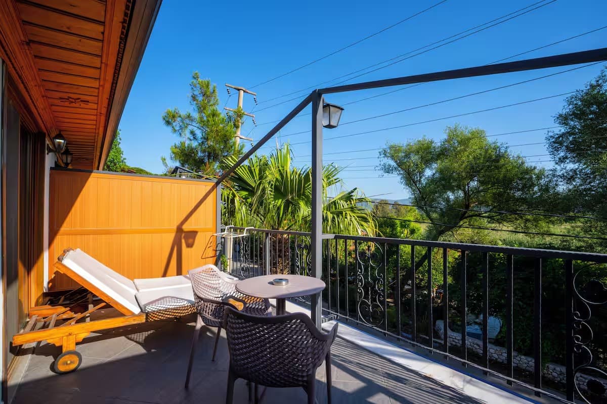 Queen, Nehir Manzaralı, Teraslı 3