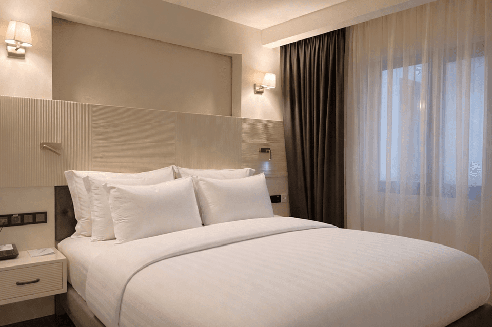 Economic Mitte Room 3