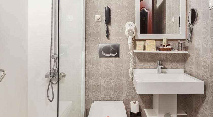 Superior City Terrace Room–Twin Bed 4