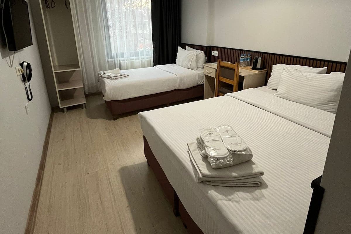 1+1 4 kişilik çift klimalı oda 1