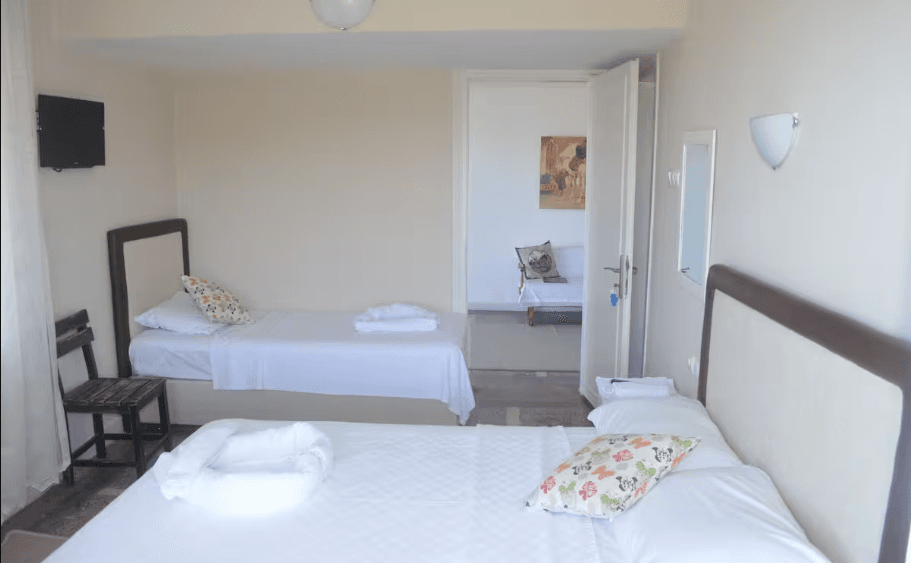 Üç Kişilik Deniz Manzaralı Oda 1