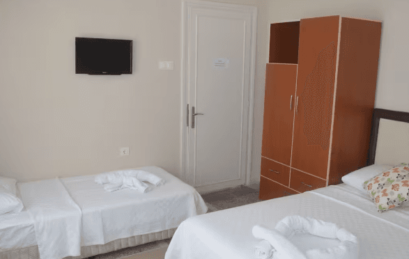 Üç Kişilik Kara Manzaralı Oda 1