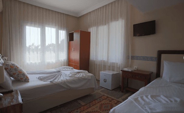 Üç Kişilik Kara Manzaralı Oda 4