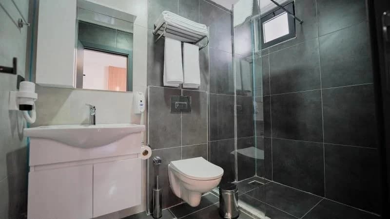 Standart Oda, Kara ve Havuz Manzaralı Oda 4