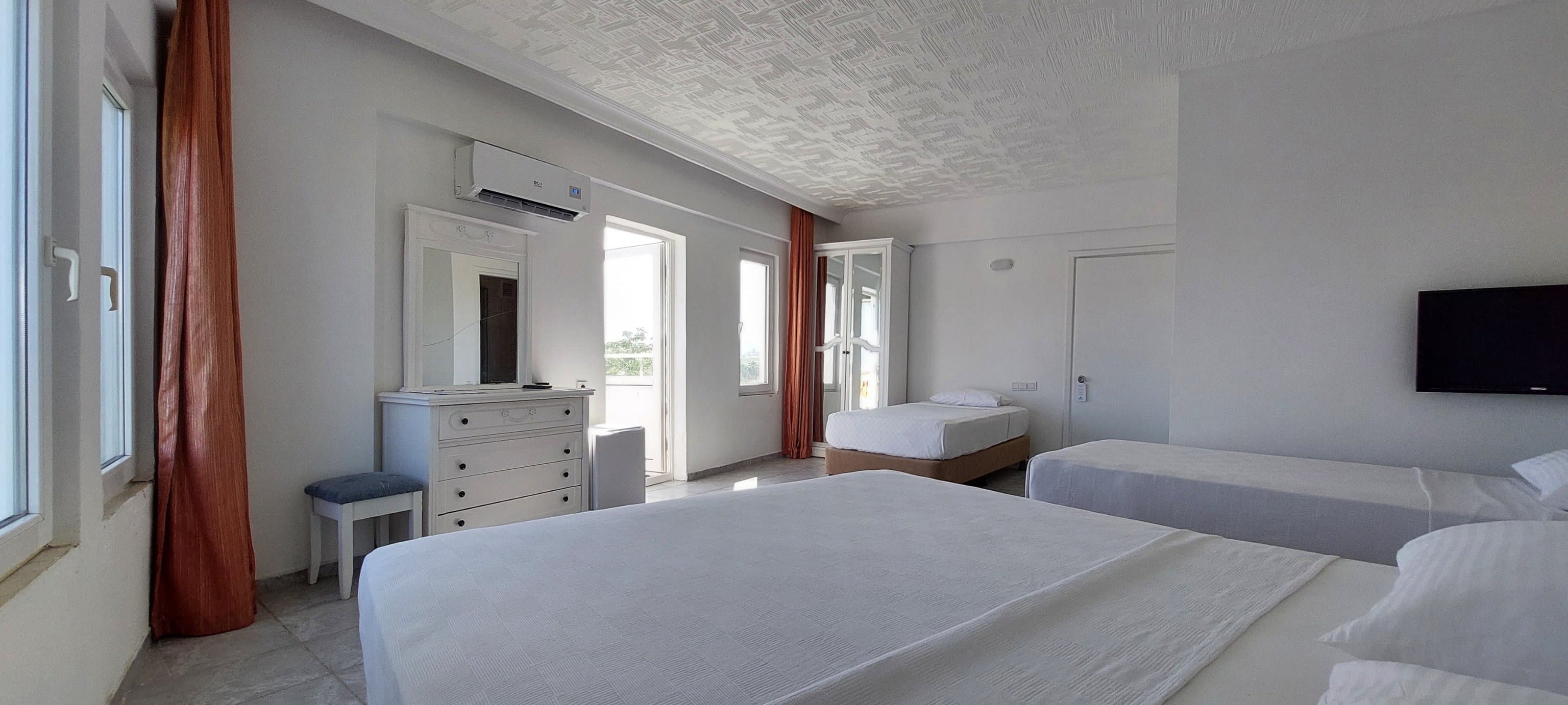 Corner Room 4