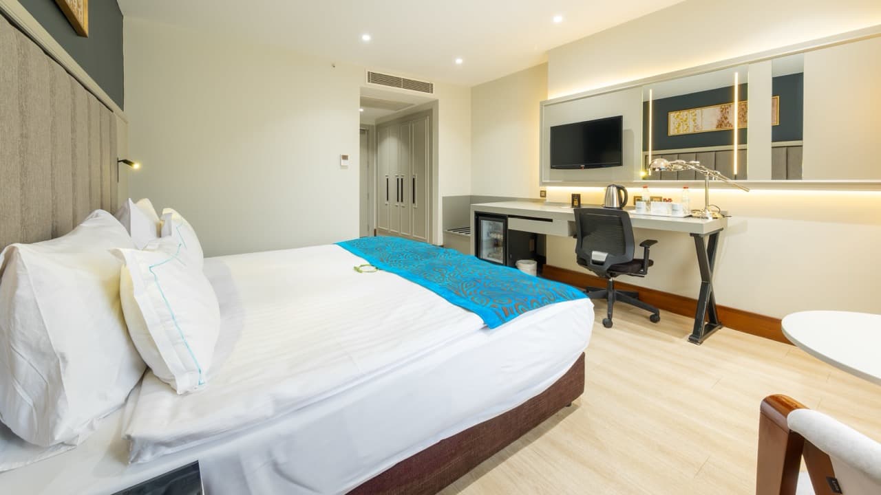 Deluxe French Room 4