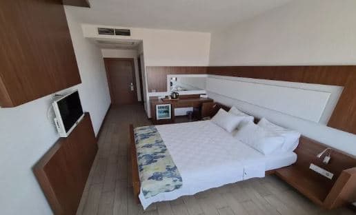 Standart Kara Manzaralı Oda 2