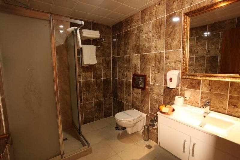 Queen Suite 3