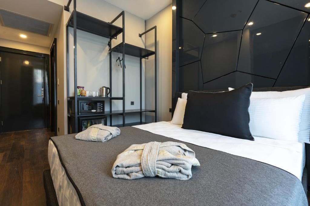 Deluxe Çift Kişilik Yandan Deniz Manzaralı Oda 5
