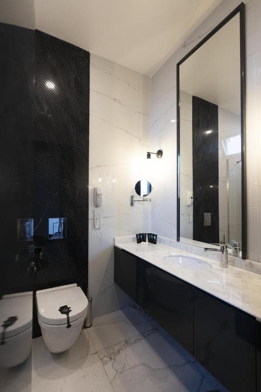 Deluxe Çift Kişilik Yandan Deniz Manzaralı Oda 6
