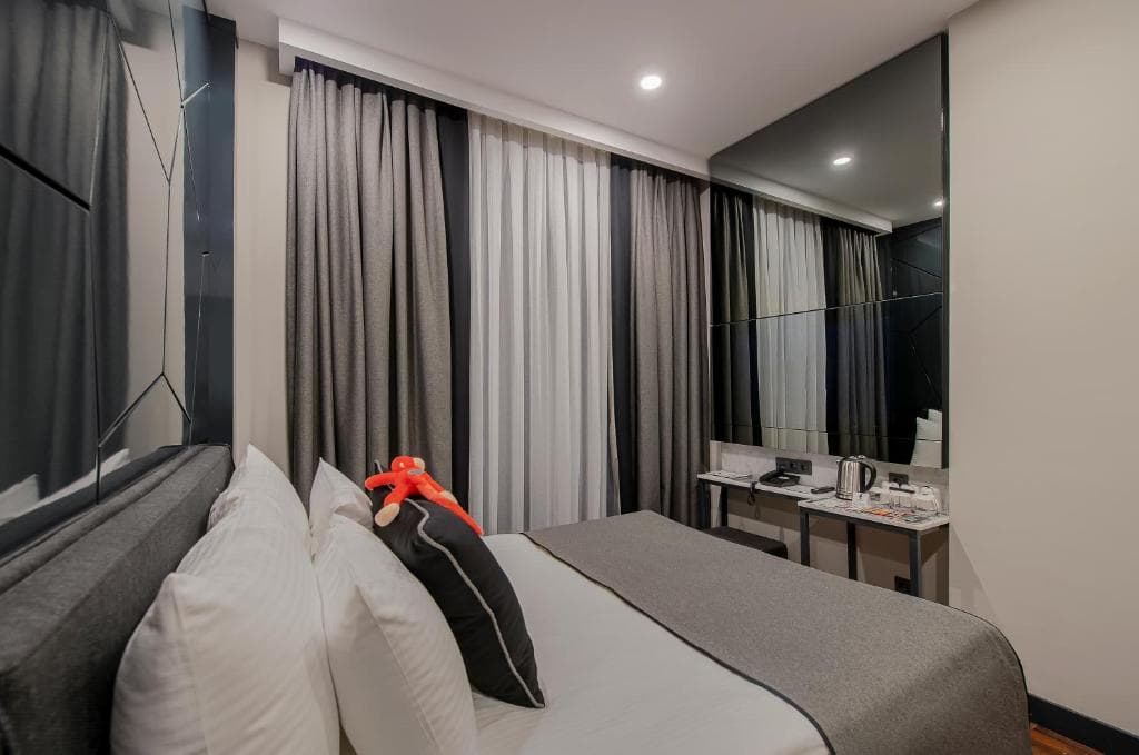 Deluxe Çift Kişilik Yandan Deniz Manzaralı Oda 7