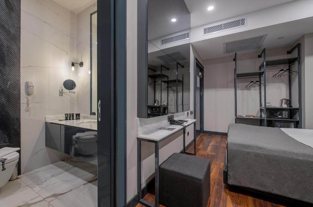 Deluxe Çift Kişilik Yandan Deniz Manzaralı Oda 3