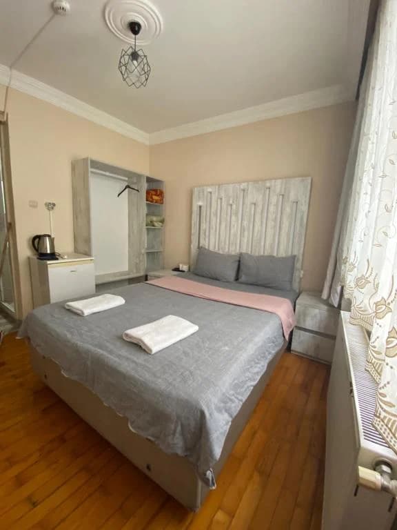 Standart Kale Manzaralı Balkonsuz Oda 1