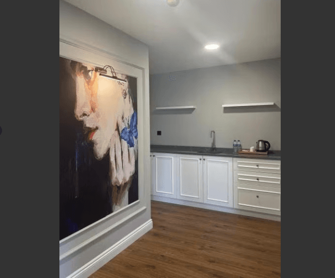 Executive Suite 4