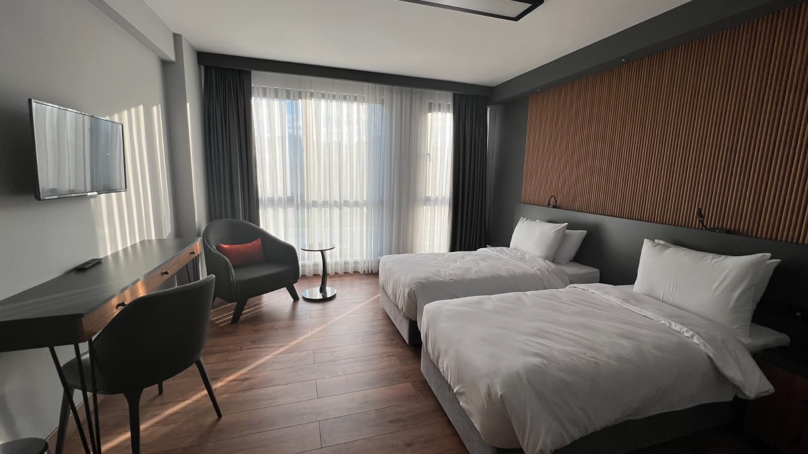 Deluxe Twin Oda, Şehir Manzaralı, İki Tek Kişilik Yataklı 1