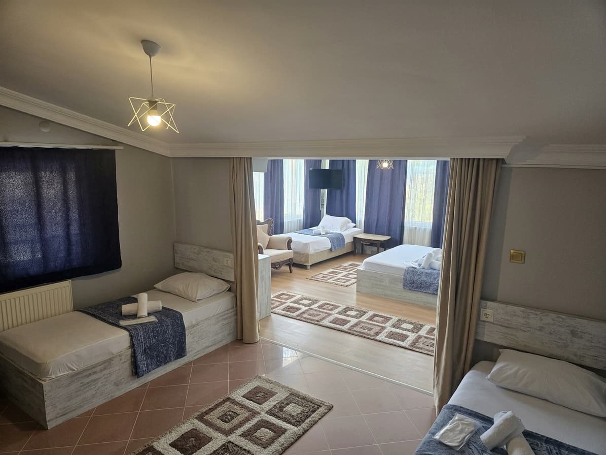 Deniz Manzaralı Balkonlu Şömineli Deluxe King 4+1 Kişilik Aile Odası 3
