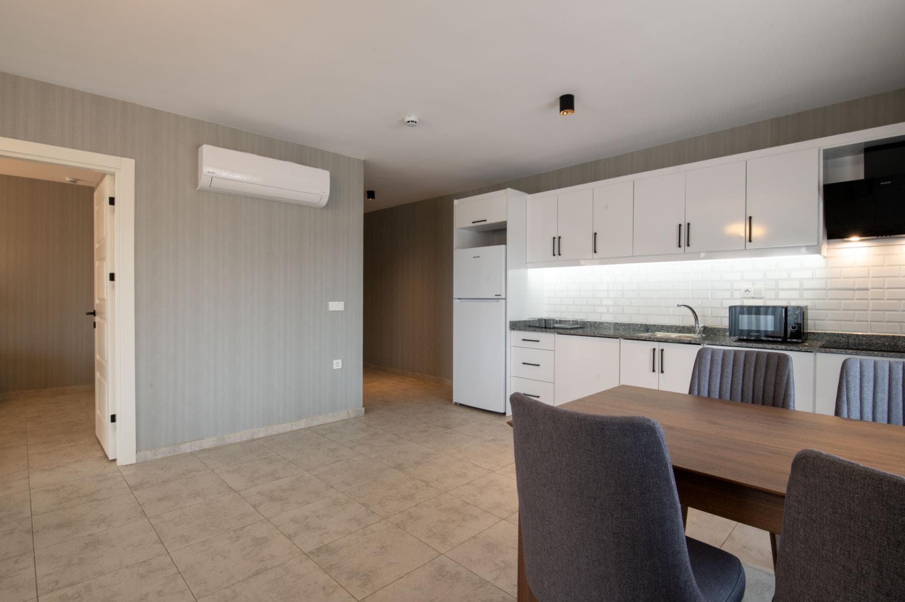 Days Inn By Wyndham Alanya-11