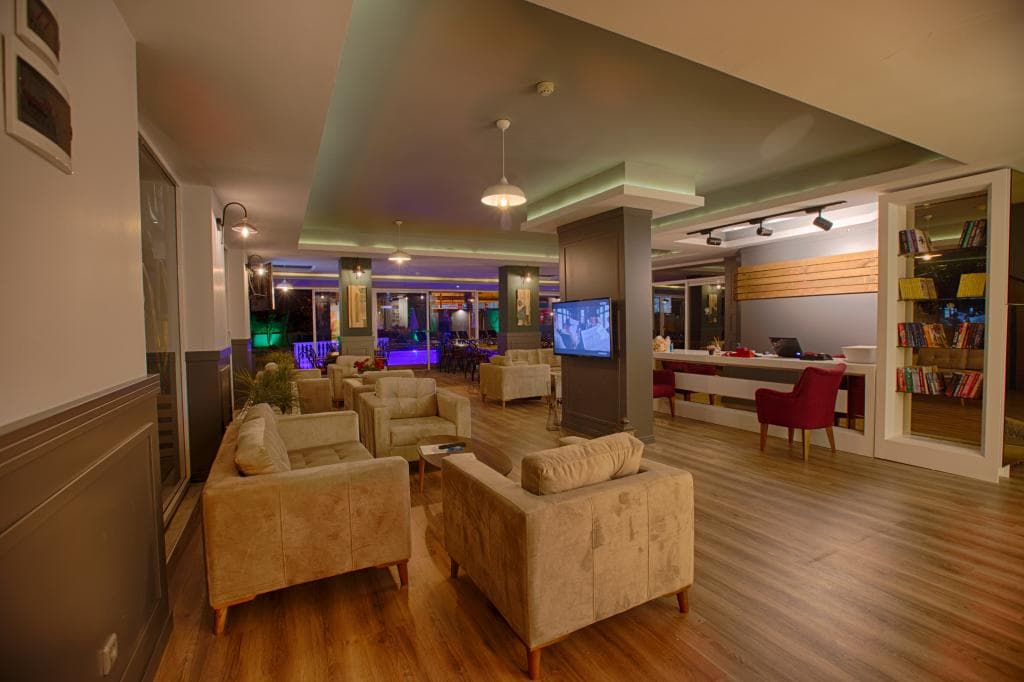 Hma Hotel & Suites-14