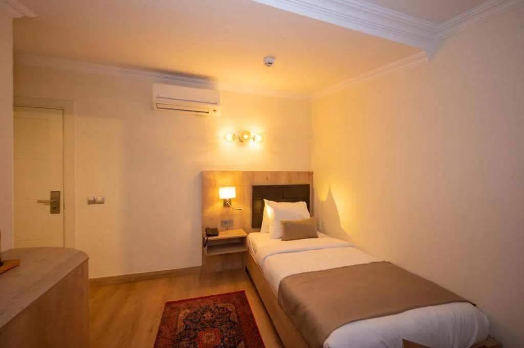 Porta Romanos Hotel & Restaurant-16