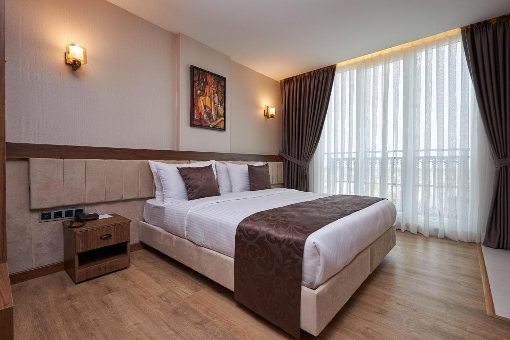 Operla Airport Hotels Trademark Collection by Wyndham-19