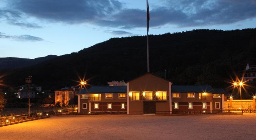 Padok Premium Hotel and Stables-12