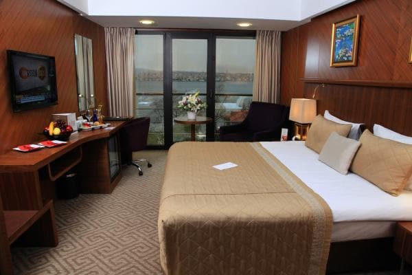Deluxe Room with Bosphorus View 3