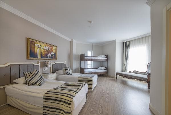 Kara Manzaralı Ranzalı Standart Oda 4