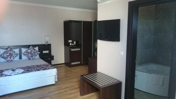 Jakuzili Balayı Deluxe Oda 2