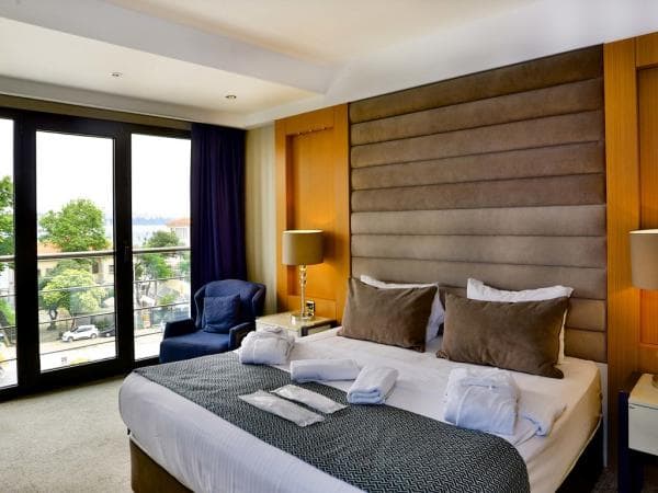 Deluxe Suite with Bosphorus View	 2