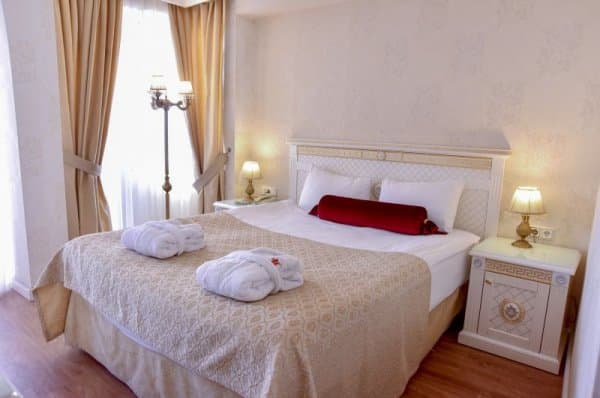 Standart Kara Manzaralı Oda 1