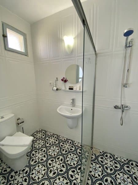 Üç Kişilik Dağ Manzaralı Oda 4